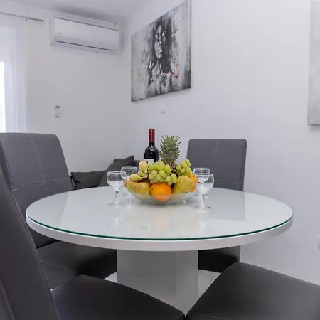 Felicita Villa Traù