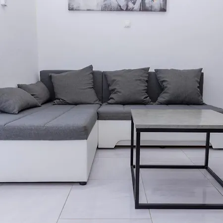 Felicita * Τρογκίρ