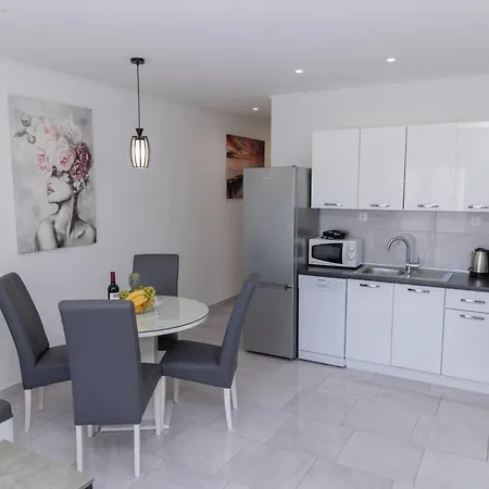 Felicita * Τρογκίρ