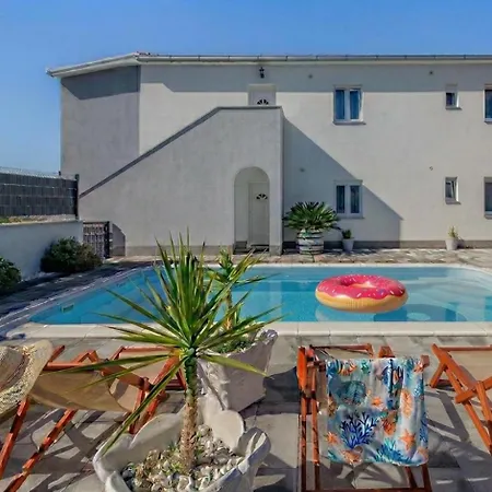 Felicita With Heated Pool Трогир