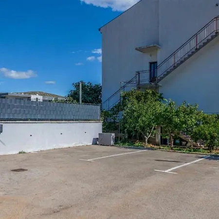 Felicita With Heated Pool Willa Trogir