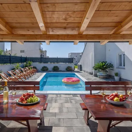 Villa Felicita With Heated Pool *