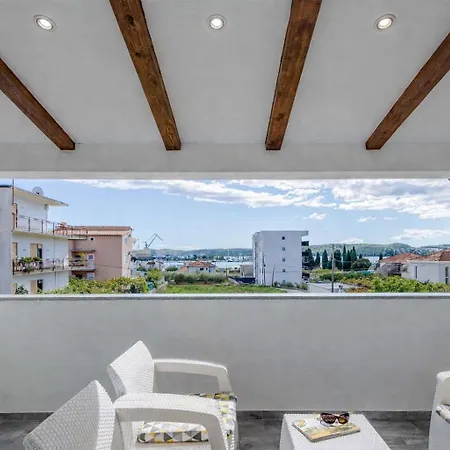 Willa Felicita With Heated Pool Trogir