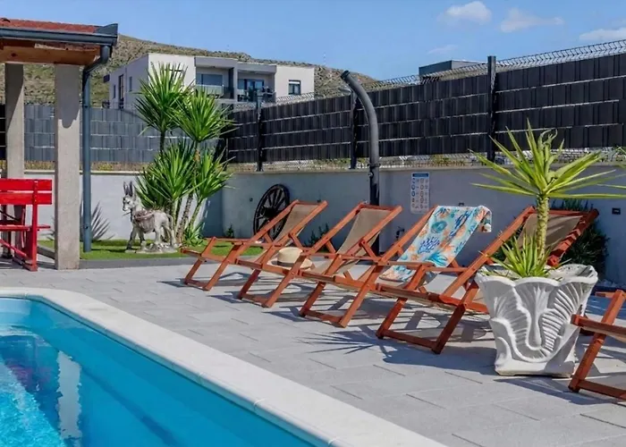 Felicita With Heated Pool Trogir