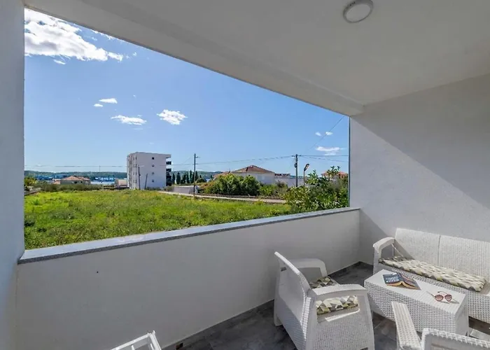 Felicita With Heated Pool Villa