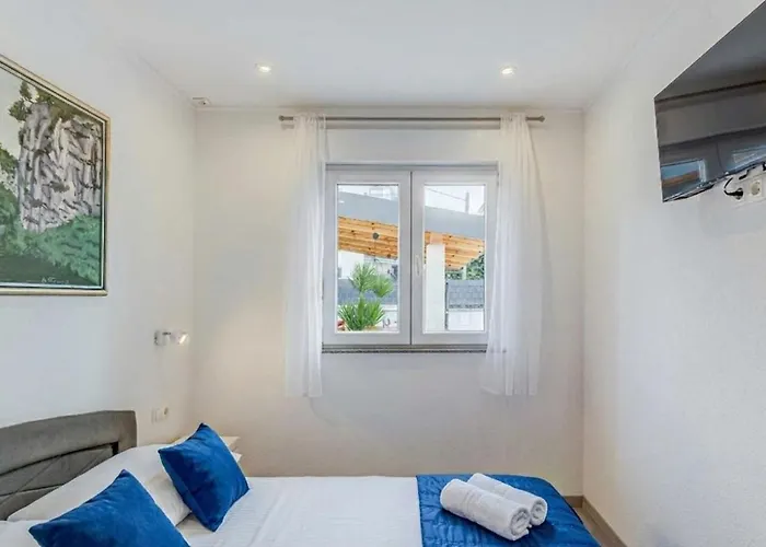 Villa Felicita With Heated Pool Trogir