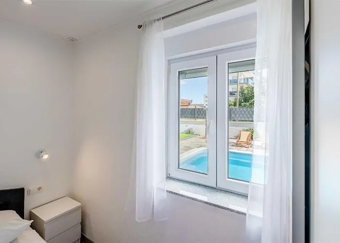 Felicita With Heated Pool Trogir