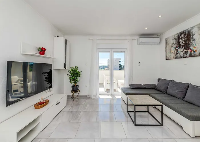 Felicita With Heated Pool Villa *