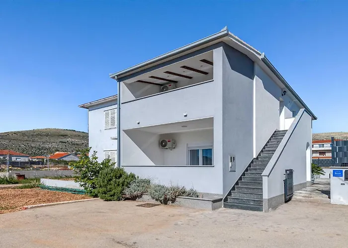 Felicita With Heated Pool * Trogir