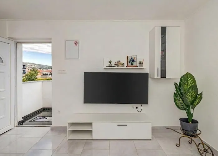 Felicita With Heated Pool Trogir