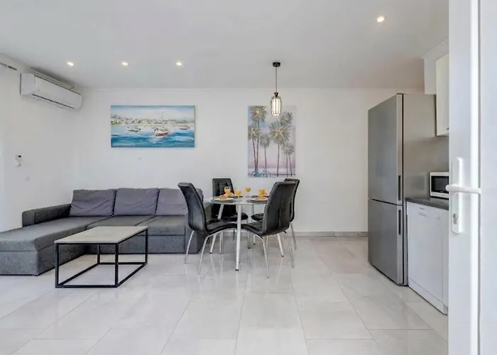 Felicita With Heated Pool Villa