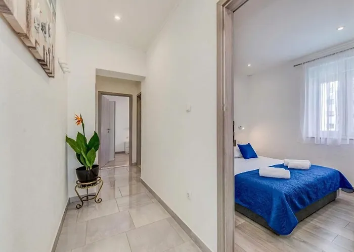 Felicita With Heated Pool Trogir