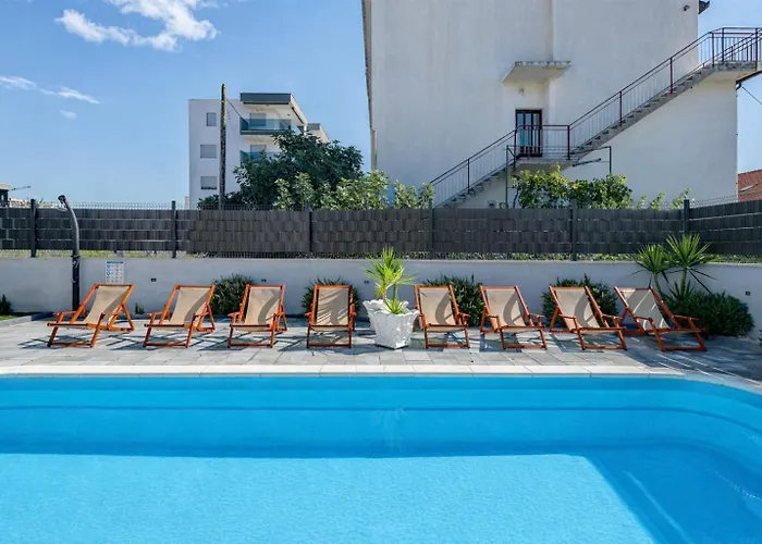 Villa Felicita With Heated Pool