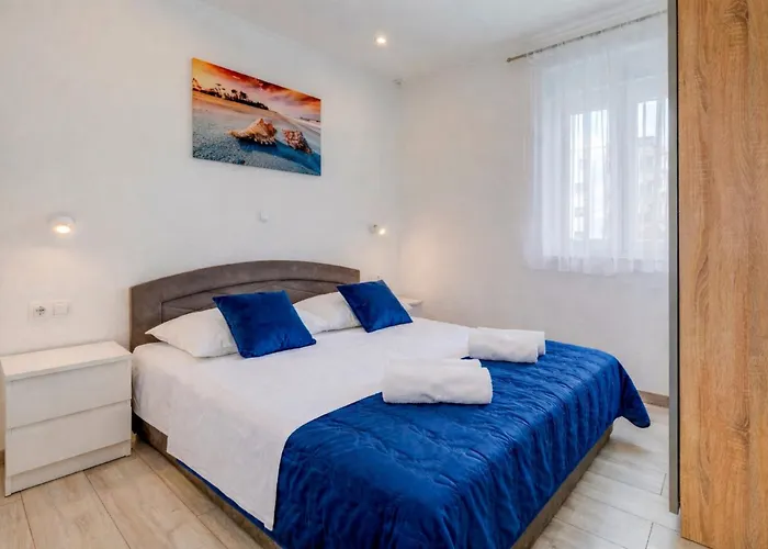 Felicita With Heated Pool Villa *