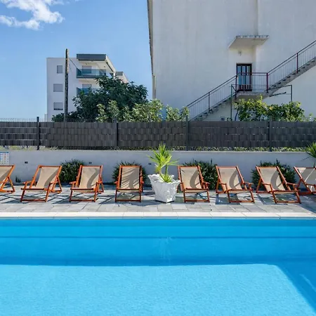 Вілла Felicita With Heated Pool