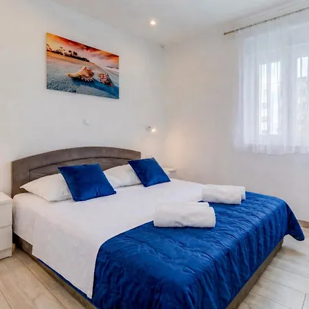 Felicita With Heated Pool Вілла *