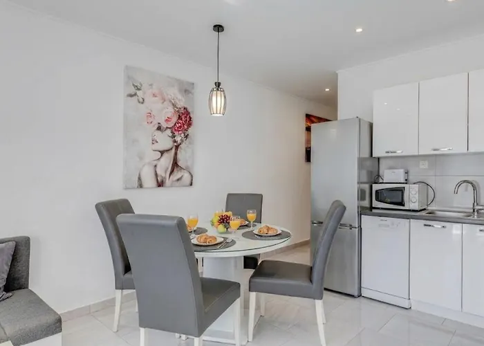 Вілла Felicita With Heated Pool *