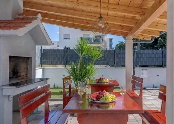 Felicita With Heated Pool Трогір