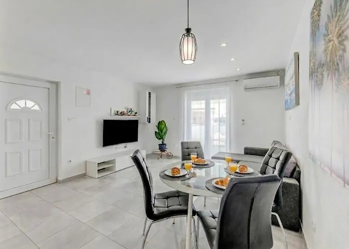 Вілла Felicita With Heated Pool *