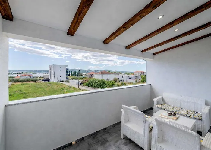 Felicita With Heated Pool Вілла *